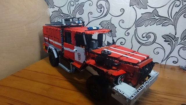 Обзор Урал 43206 3.0-40 АЦ из лего техник смотреть онлайн