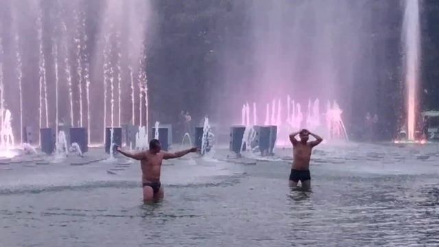 ВДВ 02 08 2019 Купание в фонтане смотреть онлайн