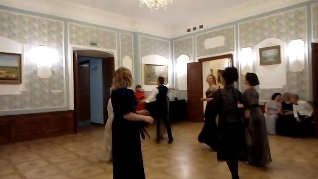 Женщины Могут Все - и детей вырастить и польку станцевать！ смотреть онлайн