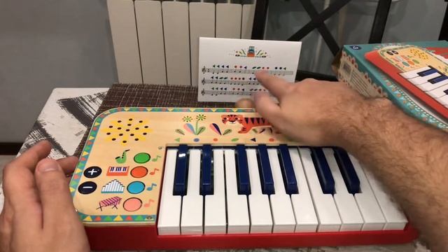Музыкальная игрушка Djeco Синтезатор смотреть онлайн