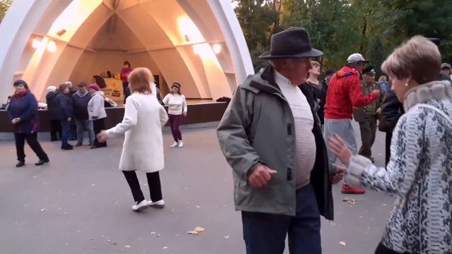 МЫ СЕГОДНЯ ДОГОНИМ УДАЧУ!??/ТАНЦЫ В ПАРКЕ ГОРЬКОГО ХАРЬКОВ ОКТЯБРЬ 2021 смотреть онлайн