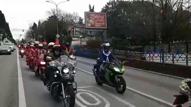 Мото-парад дедов Морозов в Сочи смотреть онлайн
