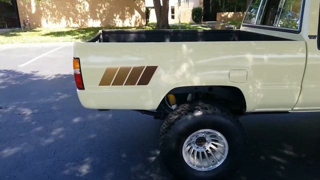 1985 Toyota Pickup Truck 51k original miles 4x4 xtra cab walk around смотреть онлайн