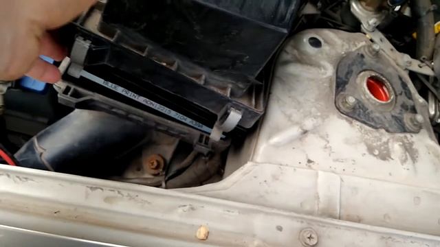 Замена воздушного фильтра Ниссан Альмера Классик смотреть онлайн