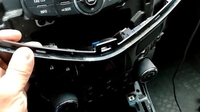 CHEVROLET CRUZE 2013 г.в. , замена блока управления климатом. смотреть онлайн