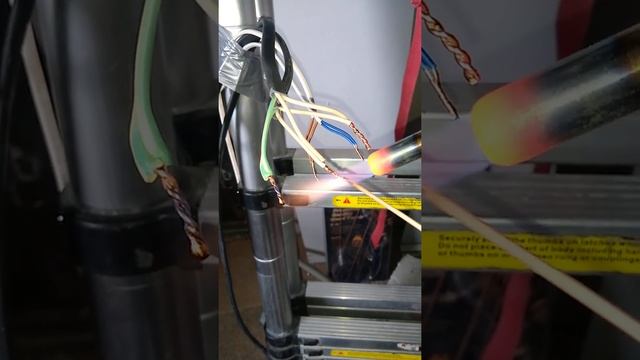 Пайка проводов (скруток) МАПП газом (высокотемпературной горелкой). смотреть онлайн