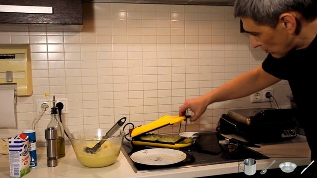 Картофельные хашбрауны в электровафельнице смотреть онлайн