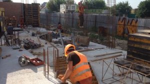 Установка арматурного каркаса колонн