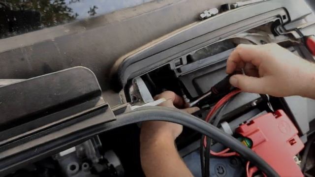 Замена воздушного фильтра Mercedes Citan (Renault Kangoo 2 ; Renault Kangoo 3) смотреть онлайн