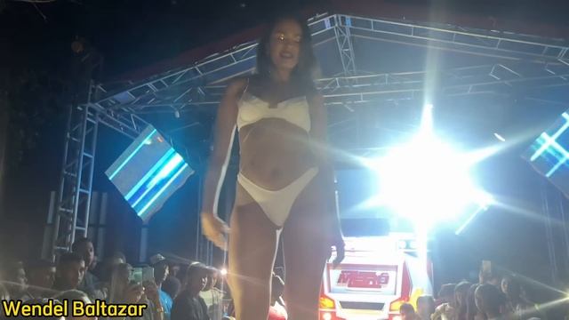 Desfile da modelo Fernanda Ferrari na vila Tentugal смотреть онлайн