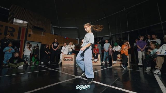 PikaLizi vs Мирослава | TOP 16 | HH 8-10 лет | ДВИЖЕНИЕ Battle смотреть онлайн