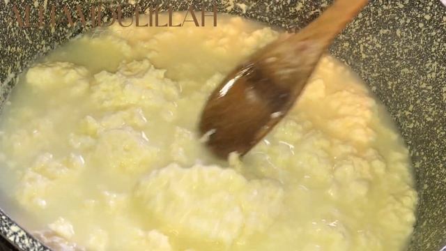 ВЛЕЙТЕ ЯЙЦО И СМЕТАНУ В КИПЯЩЕЕ МОЛОКО.ДОМАШНИЙ ТВЁРДЫЙ СЫР ? С ДЫРОЧКАМИ ?? Homemade HARD CHEESE смотреть онлайн