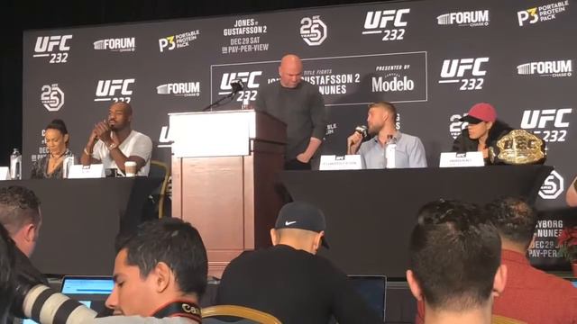 UFC 232 - Jones vs Gustafsson 2 Press Conference смотреть онлайн