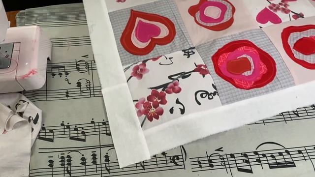 БЫСТРОЕ ОДЕЯЛО КО ДНЮ ВЛЮБЛЁННЫХ ИЗ ТОГО, ЧТО НАЙДЁТСЯ МАСТЕР КЛАСС смотреть онлайн