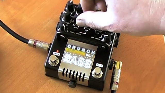 AMT Electronics BC-1 'Bass Crunch': To Laney VC50 Power Amp and miked (with a cheap P-Bass copy) смотреть онлайн