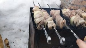 Как правильно жарить шашлык из свинины.