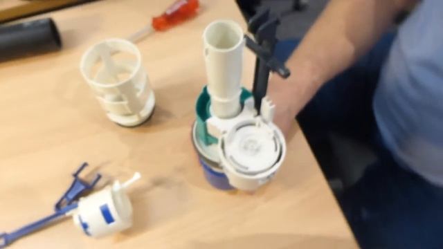 Mонтаж пневмокнопки в бачок Sigma смотреть онлайн