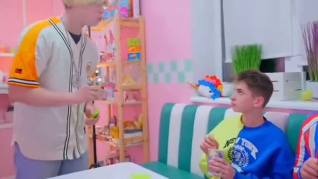 СЕКРЕТ УСПЕХА ДИАНЫ В ЛЮБИМОЙ ИГРУШКЕ!!! НОВЕНЬКАЯ ХОЧЕТ ПОЛУЧИТЬ СЕКРЕТ !!! смотреть онлайн