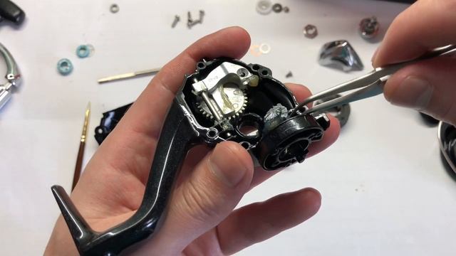 Shimano Sienna 4000. Обзор, замена подшипников и доработка фрикциона. смотреть онлайн