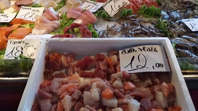 Рыбный рынок в Венеции. Италия, 29.05.18 смотреть онлайн