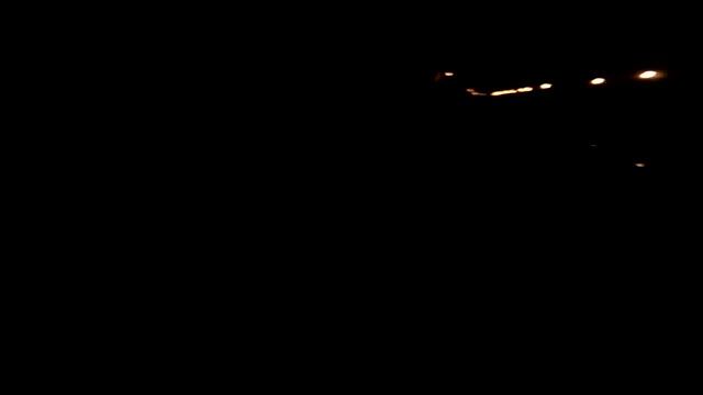 Поездка по тоннелю метро глухой ночью. смотреть онлайн