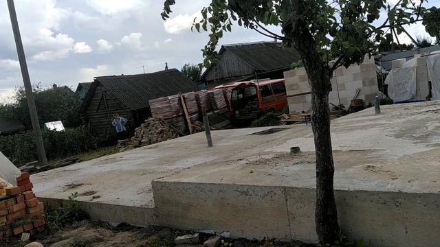 №161. Плитный фундамент на сваях ТИСЭ на склоне. смотреть онлайн