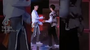 позитианые танцы вместе с Сяо Чжанем и Ван Ибо #Бочжани