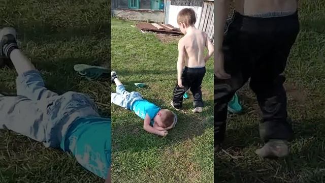 два деревенских пацана подрались
?????????? смотреть онлайн