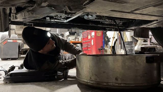 Ford 2.0L EcoBoost Oil Change смотреть онлайн