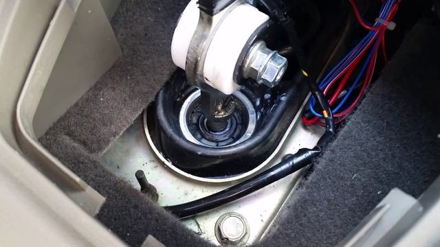 Лада Калина 1119: Шарнир рычага КПП (1080p) смотреть онлайн