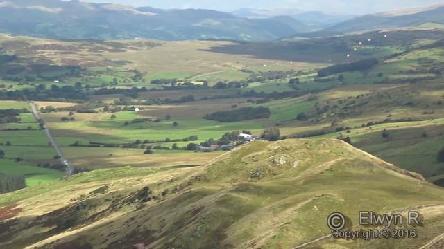 RAF Red Arrows transit in Formation through Mach Loop Snowdonia Wales. смотреть онлайн