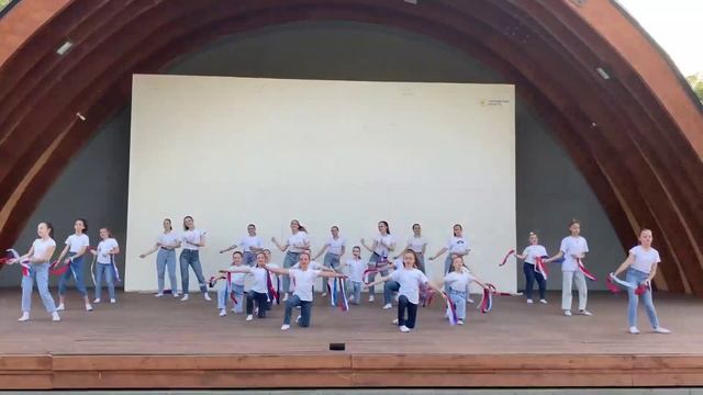 «Танцевальный флешмоб ко Дню России» - всероссийская акция смотреть онлайн