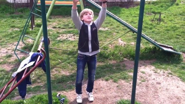 Как научится делать стульчик на турнике (обучалка) смотреть онлайн