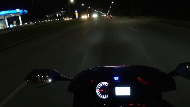 Собрались большой компанией на мото//ночные покатушки на спортбайках//Hyosung 650 смотреть онлайн