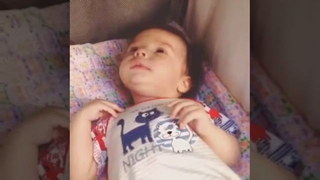 Ребенок зевает / baby yawns смотреть онлайн