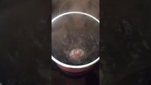 Как клеить пасхальные наклейки на яйца