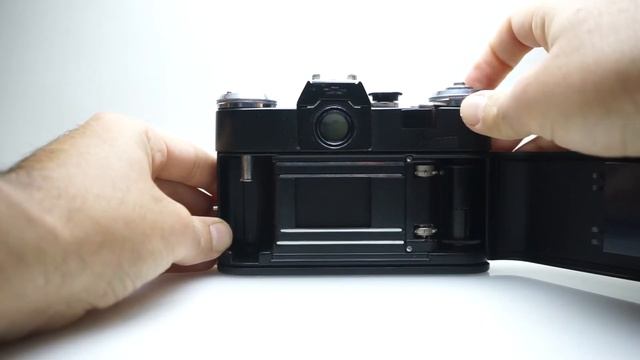 Vintage Soviet SLR Camera - ZENIT E Black - Helios 44-2 f2 58mm смотреть онлайн
