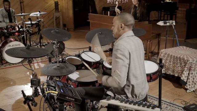 Strike Pro Special Edition - Drum Battle Performance ft. Daniel McCrary and Isaiah Weatherspoon смотреть онлайн