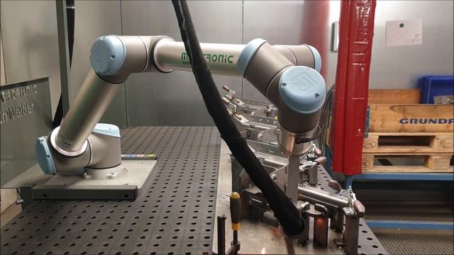Collaborative robot (cobot) – Automated welding video demonstration смотреть онлайн