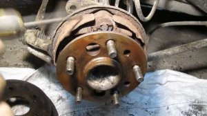 Замена задних тормозных колодок Toyota Camry 40