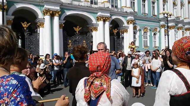 Русские пляски на Дворцовой площади 9 августа 2017. смотреть онлайн