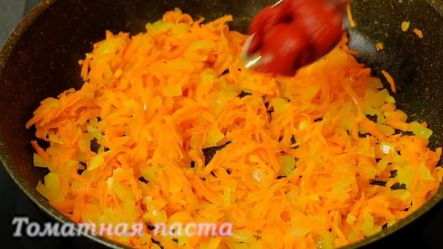 Готовлю сытный ужин за полчаса: тушеная капуста с копченой грудинкой и охотничьими колбасками смотреть онлайн