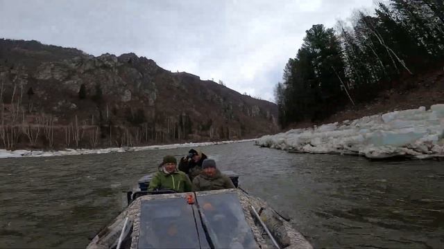 подъем на катере по Катуни, на Алтае смотреть онлайн