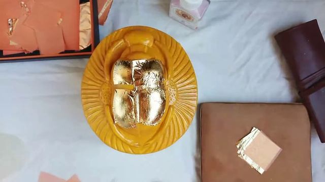Процесс золочения гипсового орнамента "Жук скарабей" #золотитеврадость смотреть онлайн