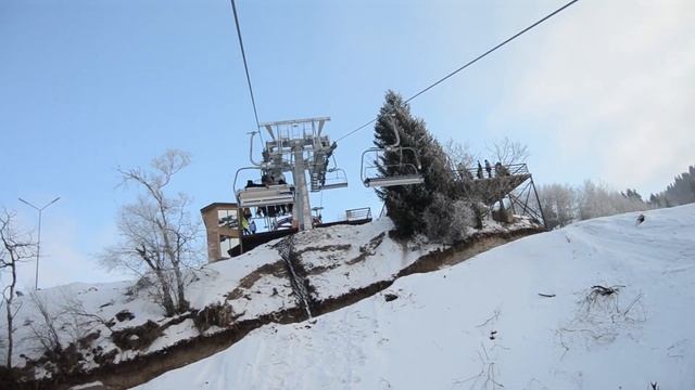 ПОДНИМАЕМСЯ ПО НОВОЙ КАНАТНОЙ ДОРОГЕ В ЛЕСНОЙ СКАЗКЕ, Г АЛМАТЫ смотреть онлайн