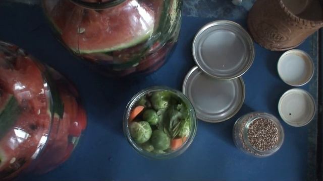 Рецепт: Маринованные арбузы с помидорами. Маринованная брюссельская капустаа смотреть онлайн