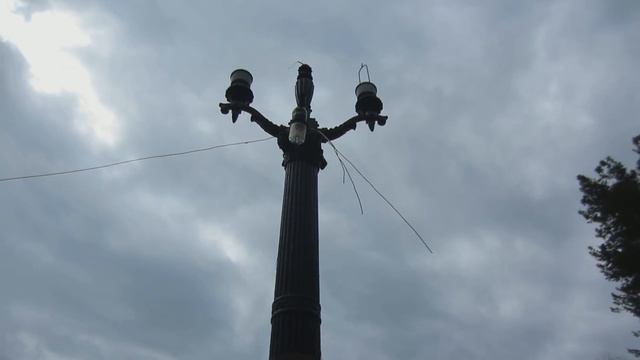 Электровоз ВЛ8-1162 с грузовым поездом. Платформа Абаата, Гагра, Абхазия. смотреть онлайн