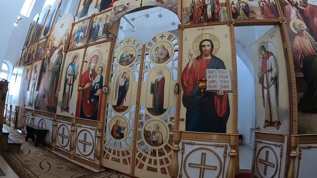 Дорогие братья и сестры! Божественная служба в храме Святой Троицы смотреть онлайн