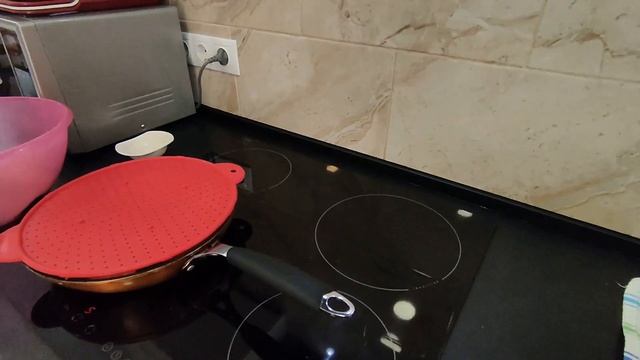 Жарю лосось на сковороде простым рецептом . Рыба в собственном соку ! смотреть онлайн