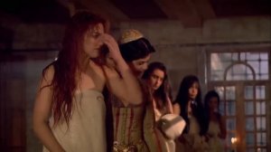 Хюррем осматривают гаремные лекари